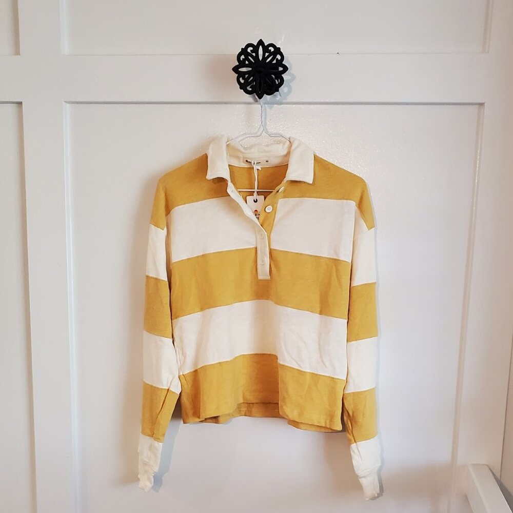Marine Layer Rugby Crop Polo in Gold Stripe - Picture 2 of 5